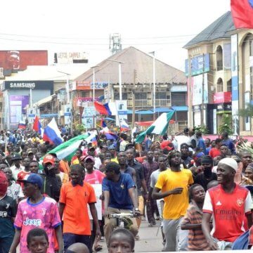 Nigerian Police Crack Down on Demonstrators Flying Russian Flags During Protests