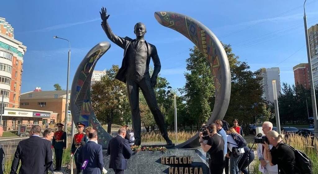 Russia Honors Nelson Mandela with New Statue