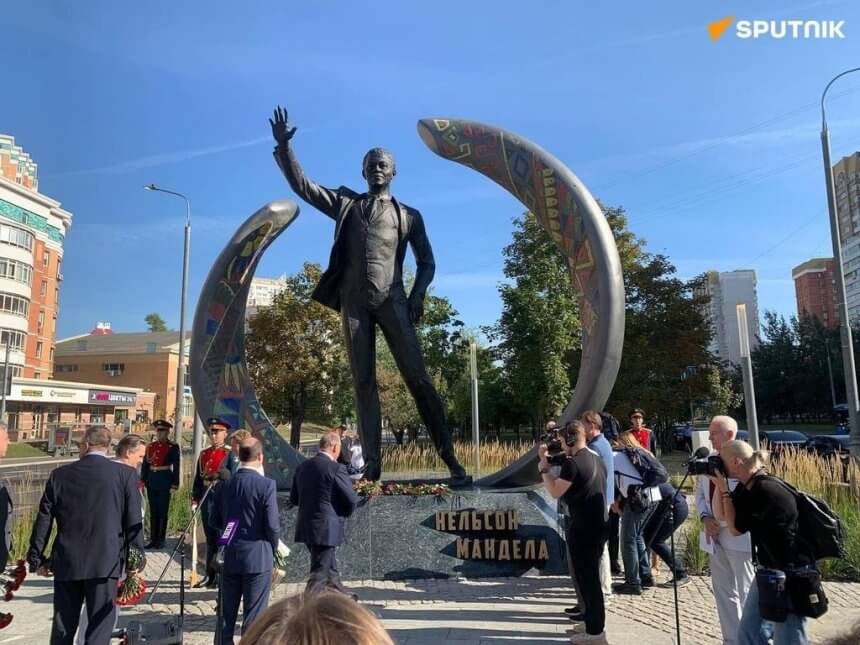 Russia Honors Nelson Mandela with New Statue